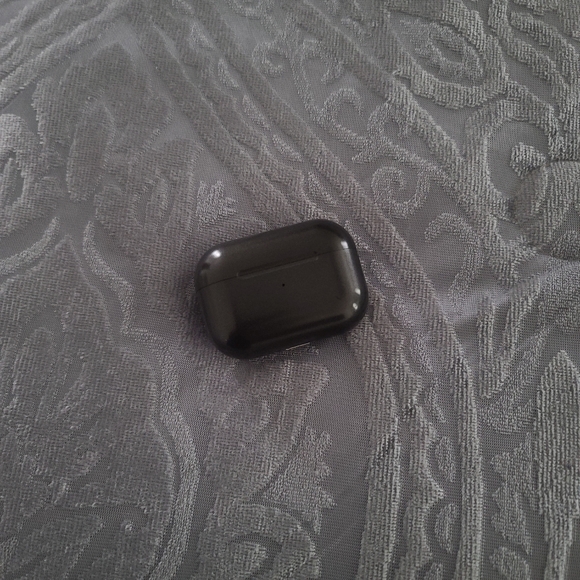 Wireless earbuds - Picture 1 of 3